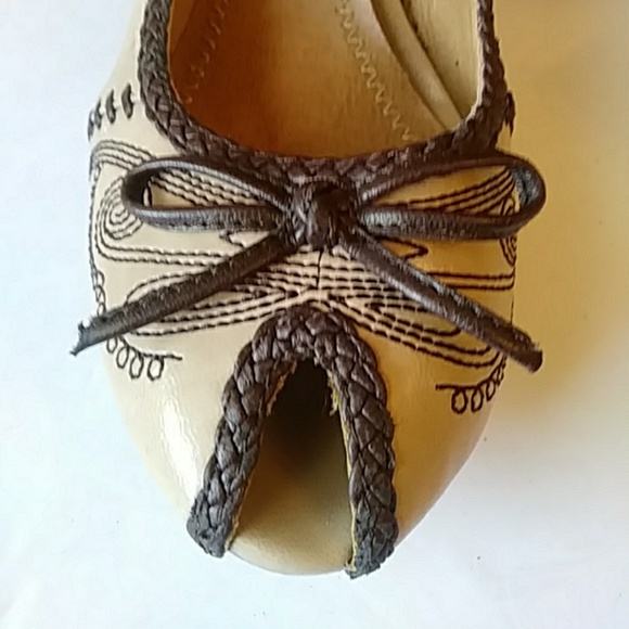 Bongo tan embroidered open toe heels-sz 7 1/2 - Picture 6 of 8